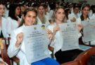 Médicos recién graduados reforzarán la atención de salud en Florida