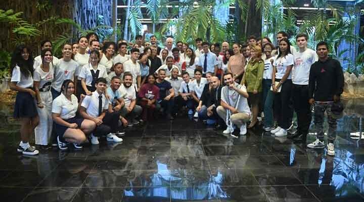 Rindió juventud cubana homenaje al Che