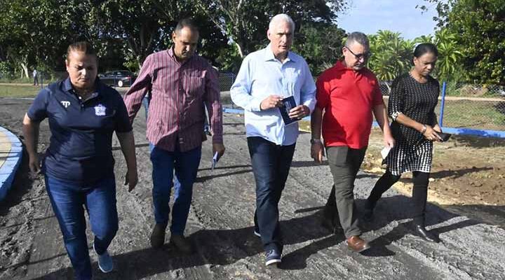 Chequea Díaz-Canel programa hidráulico y entidades económicas capitalinas
